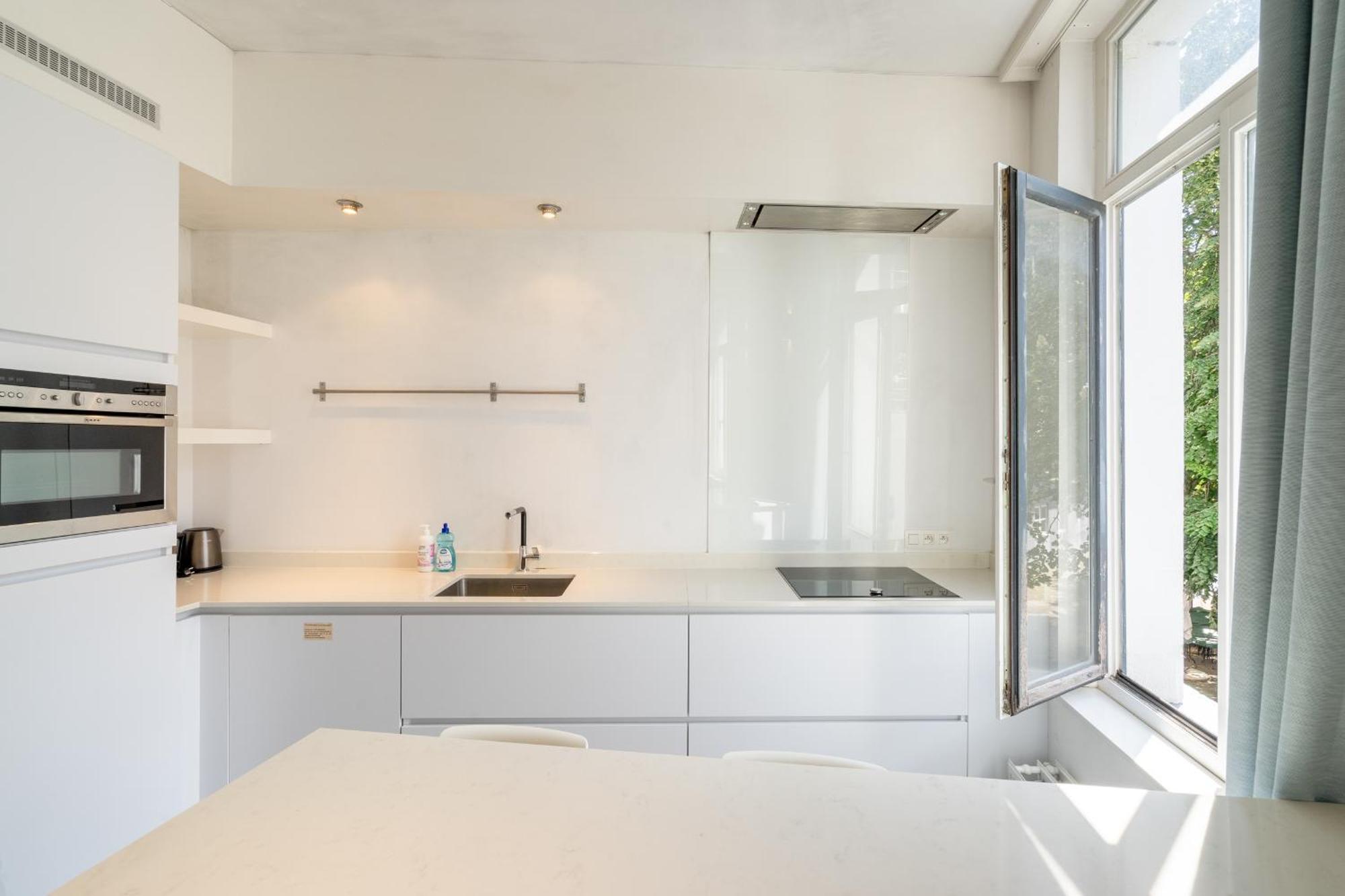 Beautiful Modern Apartment In The Heart Of Anvers Exterior foto