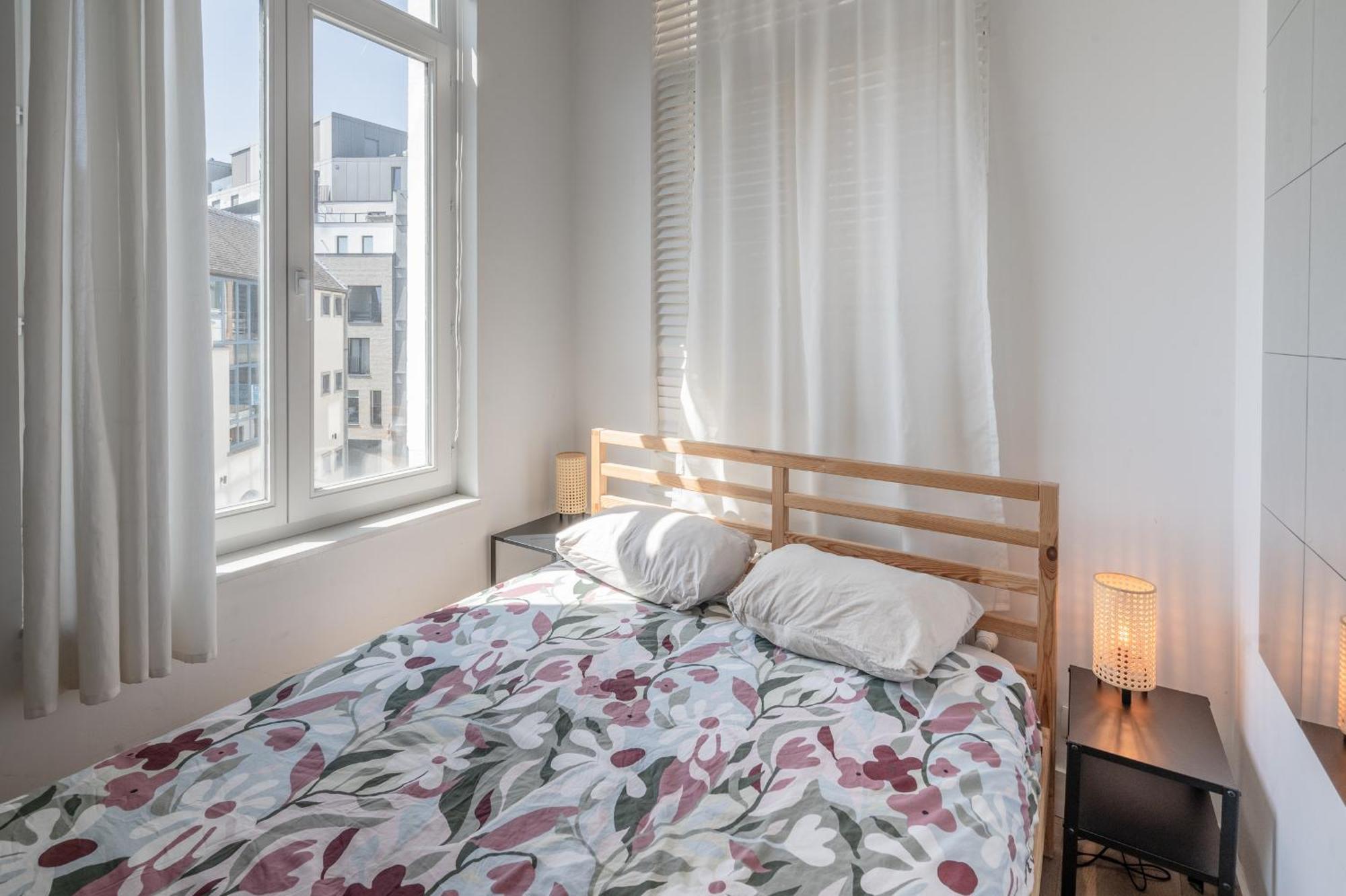 Beautiful Modern Apartment In The Heart Of Anvers Exterior foto